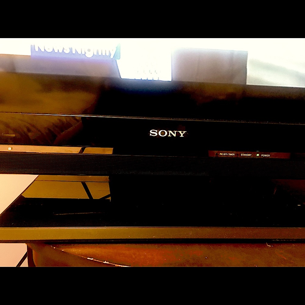 - Sony INSIGNIA 40’’ T.V - Picture 4 of 7